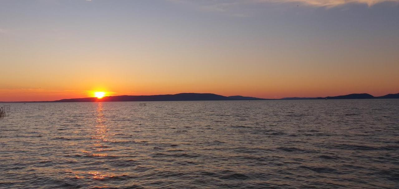 Topart Apartman I Balatonfenyves Exteriör bild