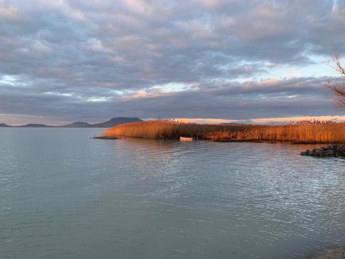 Topart Apartman I Balatonfenyves Exteriör bild