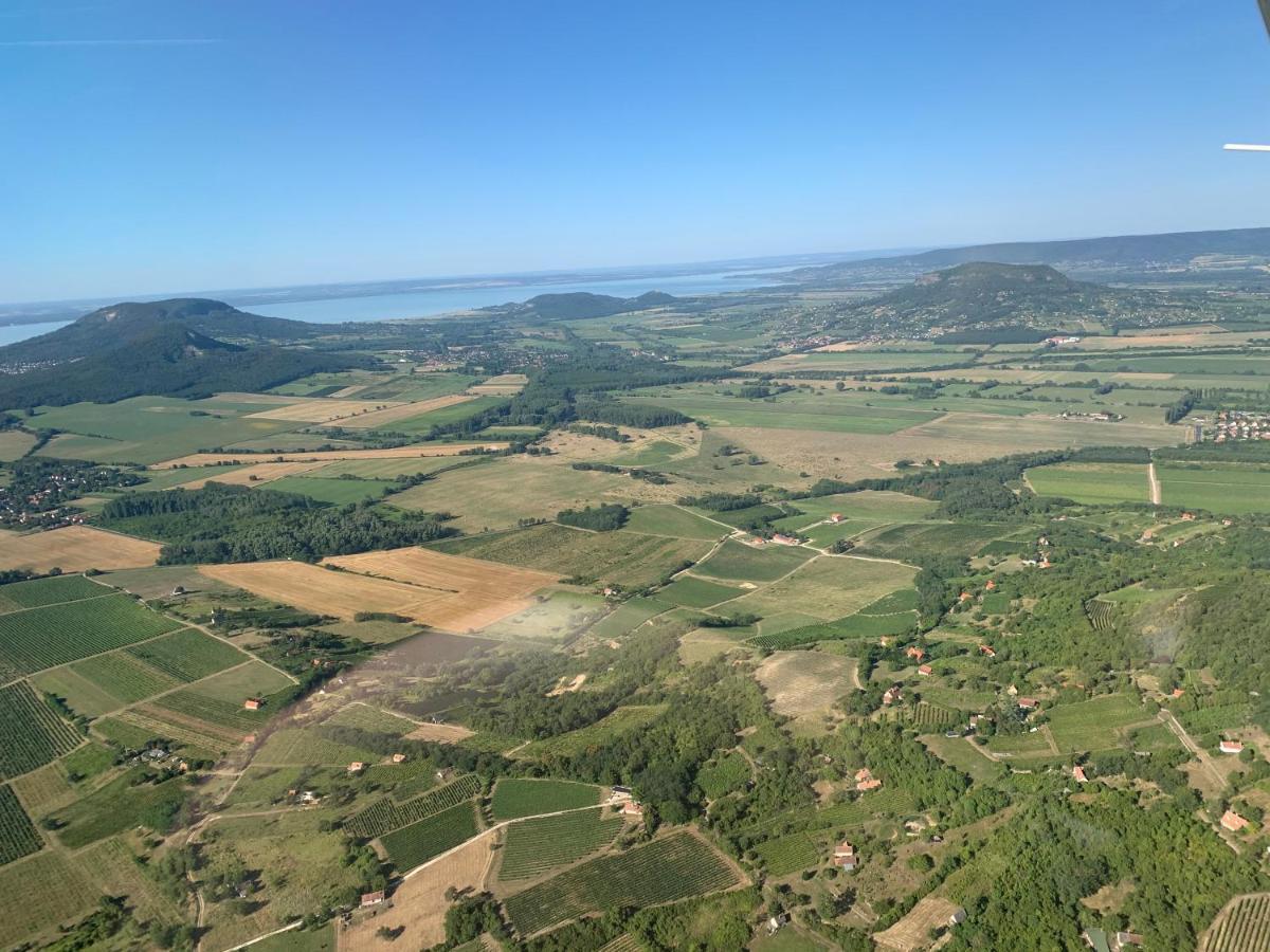 Topart Apartman I Balatonfenyves Exteriör bild