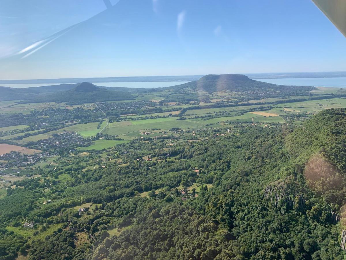 Topart Apartman I Balatonfenyves Exteriör bild