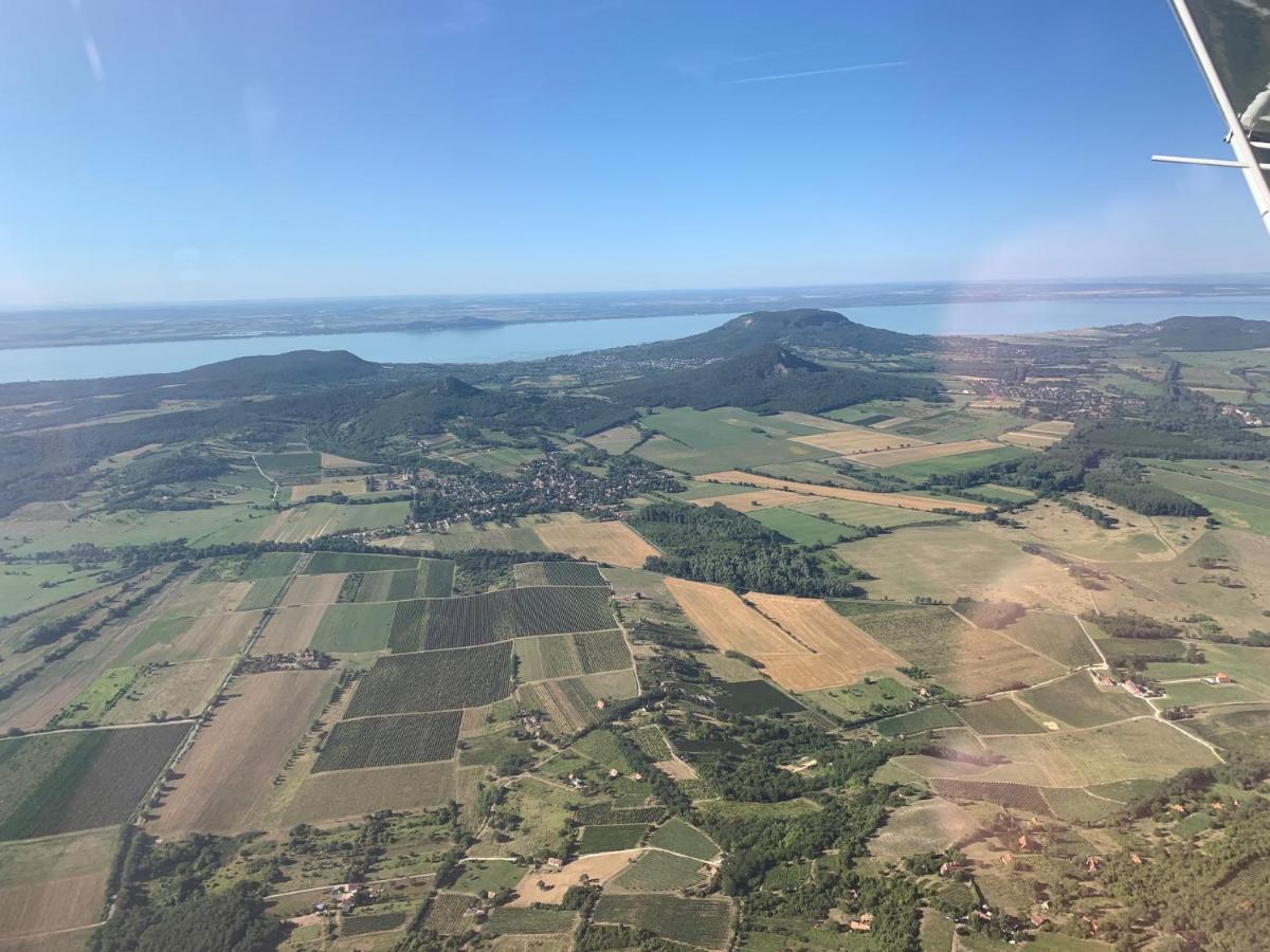 Topart Apartman I Balatonfenyves Exteriör bild